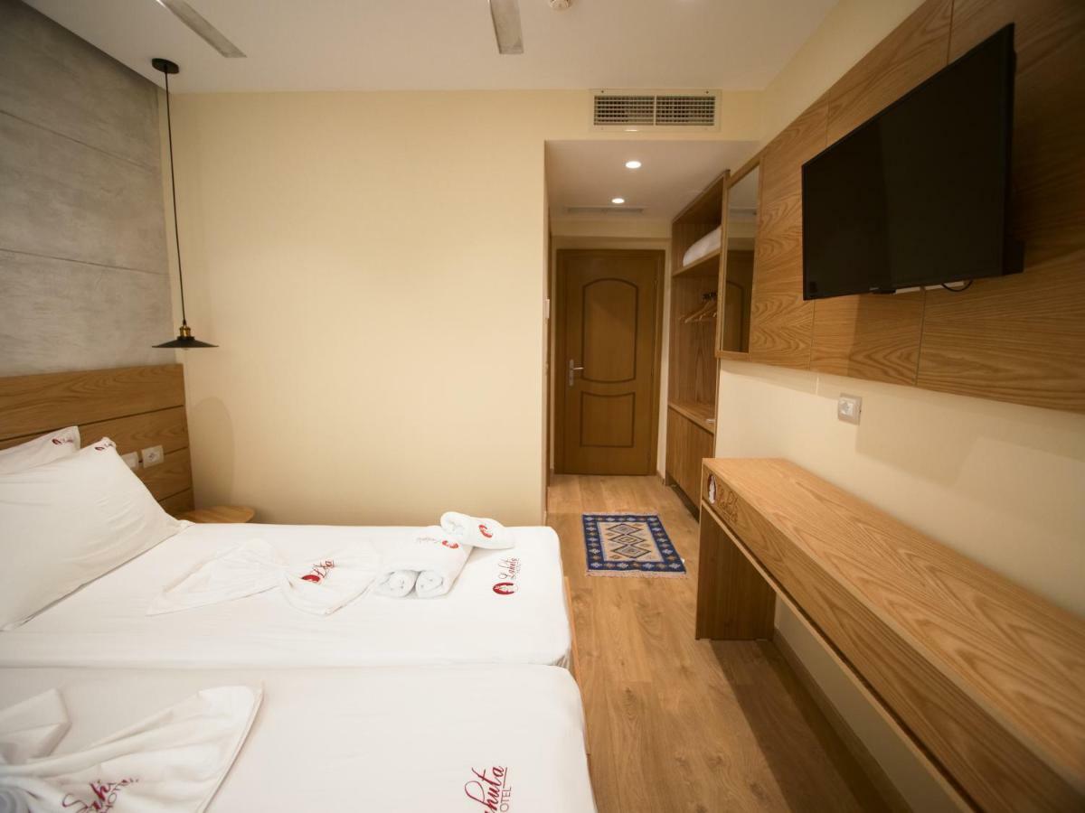 Hotel Lahuta Bajram Curri المظهر الخارجي الصورة